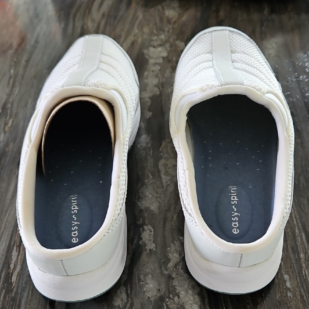 Easy Spirit Women's White Slip-On Sneakers. New Not Worn